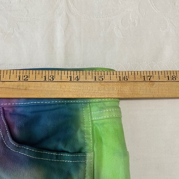 Ardene 82 Denim Women's Tie Dyed Green Jean Shorts Size 11 - Picture 8 of 10